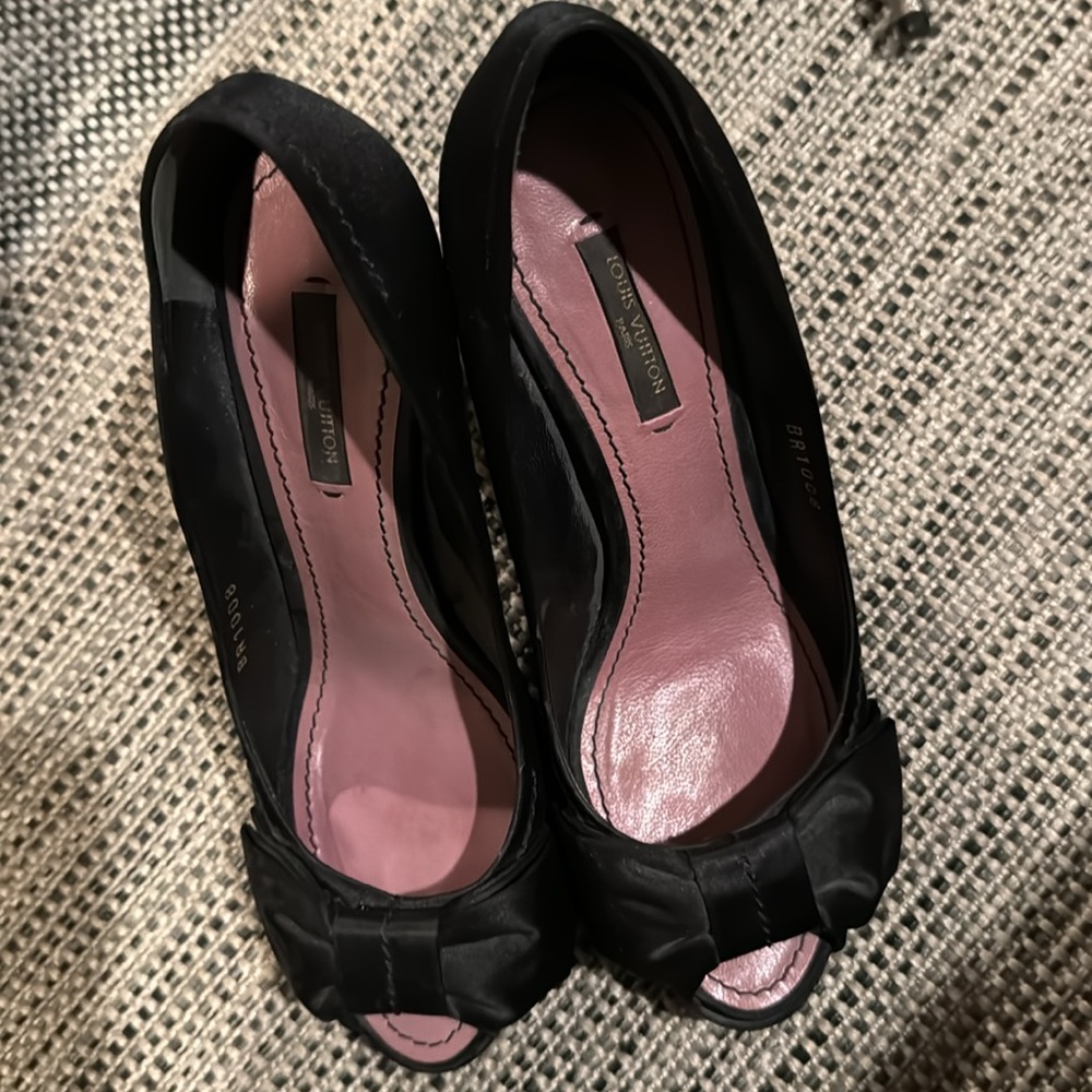 Louis Vuitton satin open toe heels on platform - Picture 9 of 16